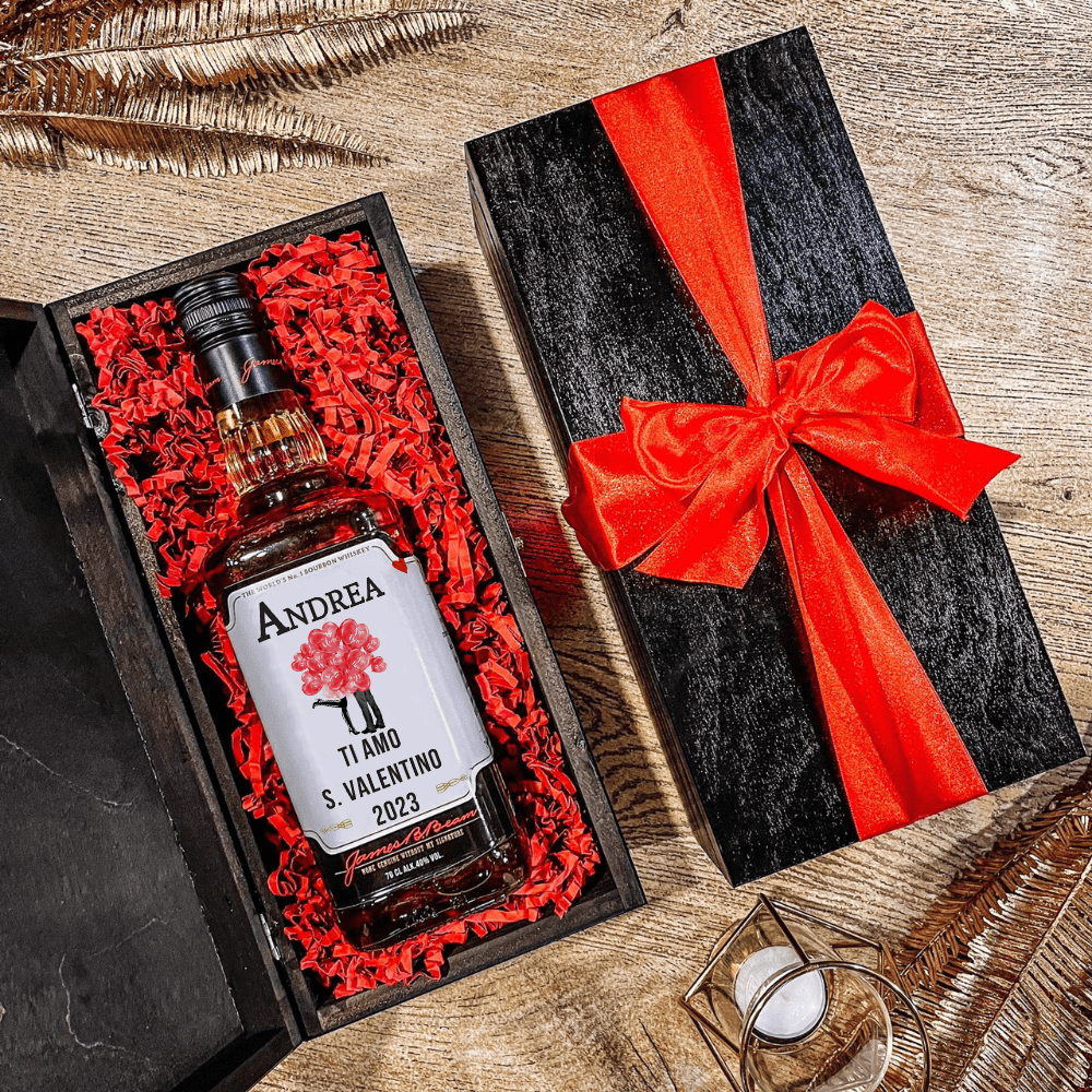 Whisky personalizzato con scatola di legno idea regalo di San Valentino